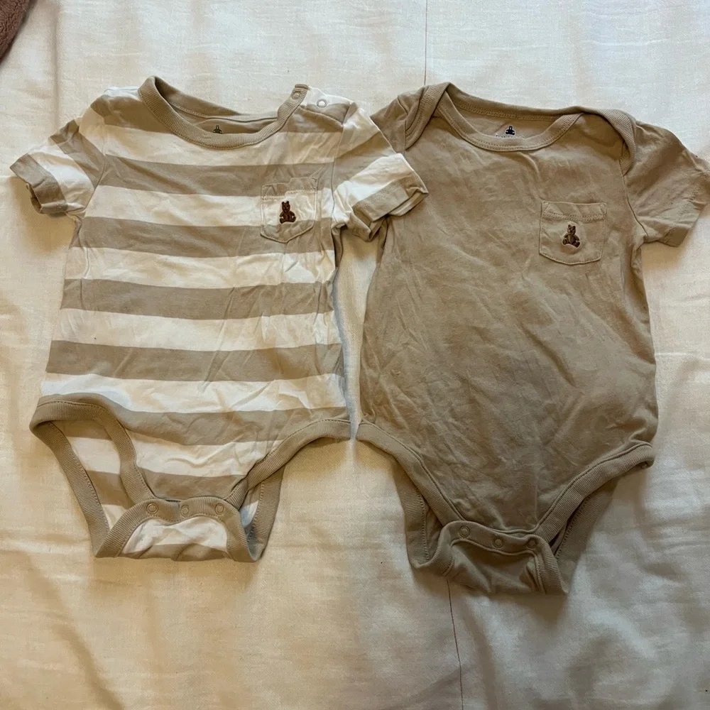 2 Baby Gap Short-Sleeve Stripes Neutral Tan Bodysuit Onesie